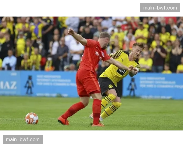 特写：一支德甲中游球队的商务总监，在版权收入波动下的运营日常