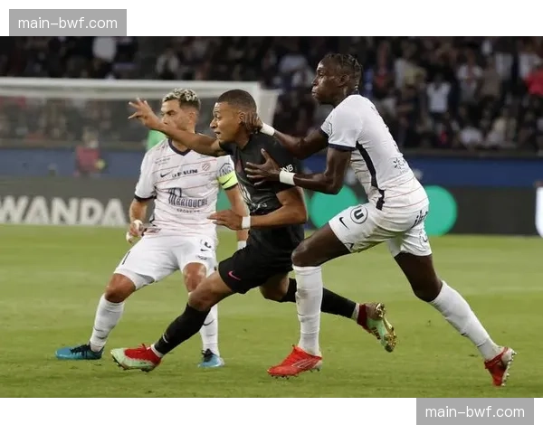 争议！蒙彼利埃进球前是否犯规？VAR介入后维持原判